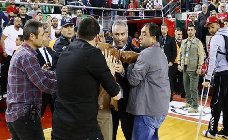 Pınar Karşıyaka olaylı maçın faturasını o iki isme kesti