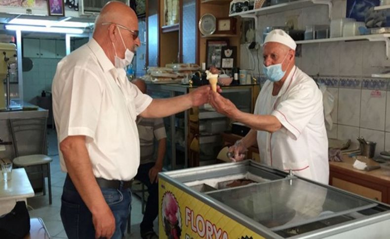 74 yaşındaki dondurmacı 6 saatlik izinde dükkanına koştu