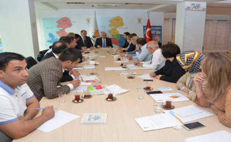 AK Parti İzmir'de koordinasyon toplantısı: Yıldırım'dan adaylara uyarı
