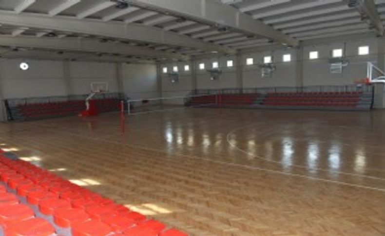 Çiğli Atatürk Kapalı Spor Salonu açılışa gün sayıyor