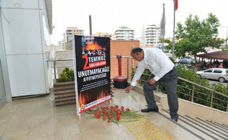 Çiğli'de Sivas Katliamı için hüzünlü anma