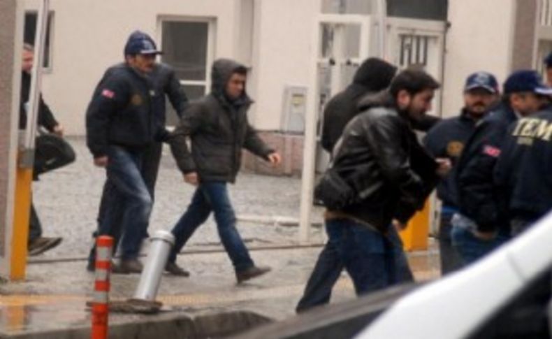 ​İzmir'de gözaltındaki 20 polis adliyeye sevk edildi