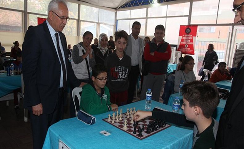 Karabağlar'da 24 Kasım satranç turnuvasına yoğun ilgi