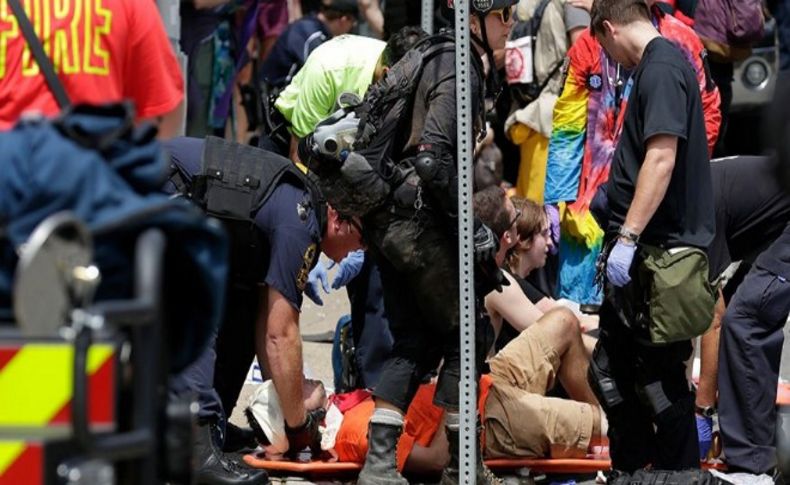 ABD’de otomobil göstericilerin arasına daldı: 1 ölü, 19 yaralı