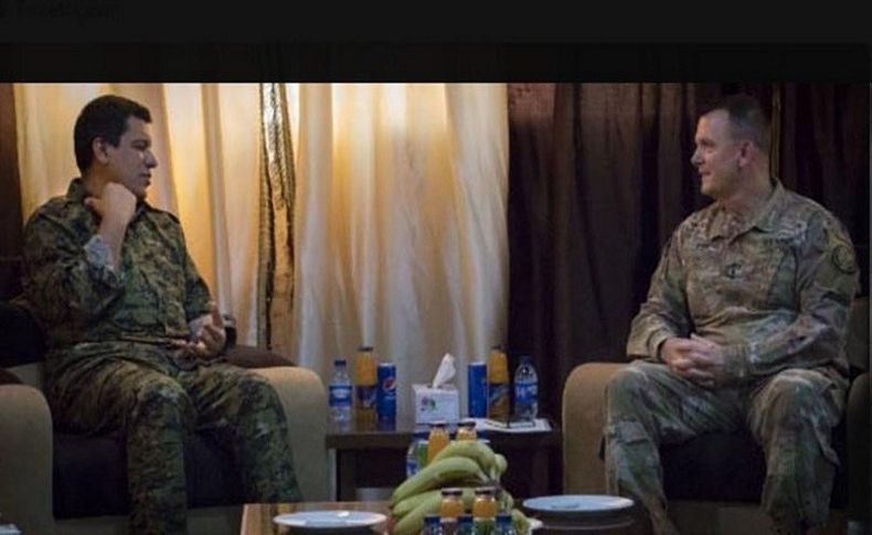 ABD'li General, YPG'li terörist ile görüştü