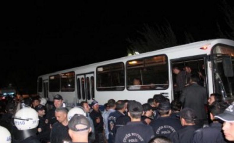 İzmir derbisinde olaylar çıktı:33 gözaltı