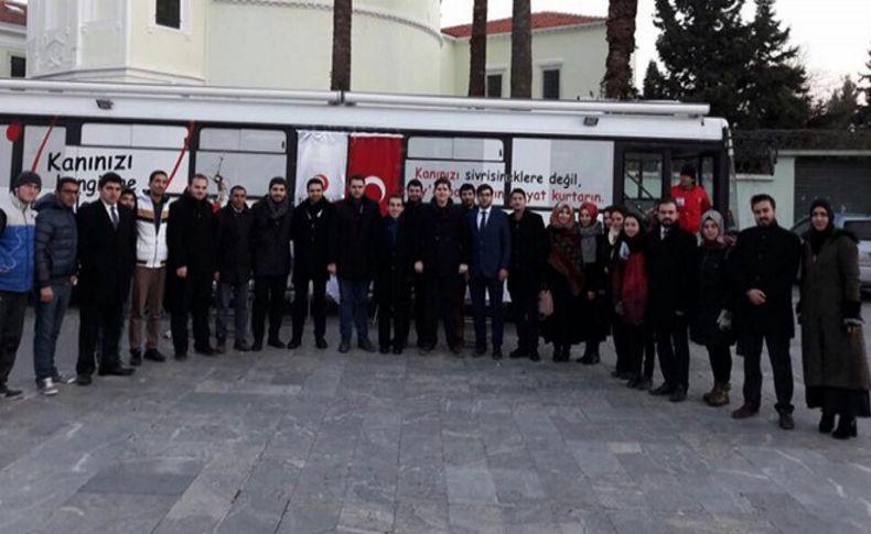 AK Parti Bornovalı gençlerden kan bağışı
