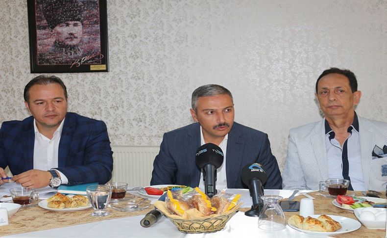 AK Parti'den Başkan Sandal'a sert eleştiriler: Çiçeği böceği bıraksın