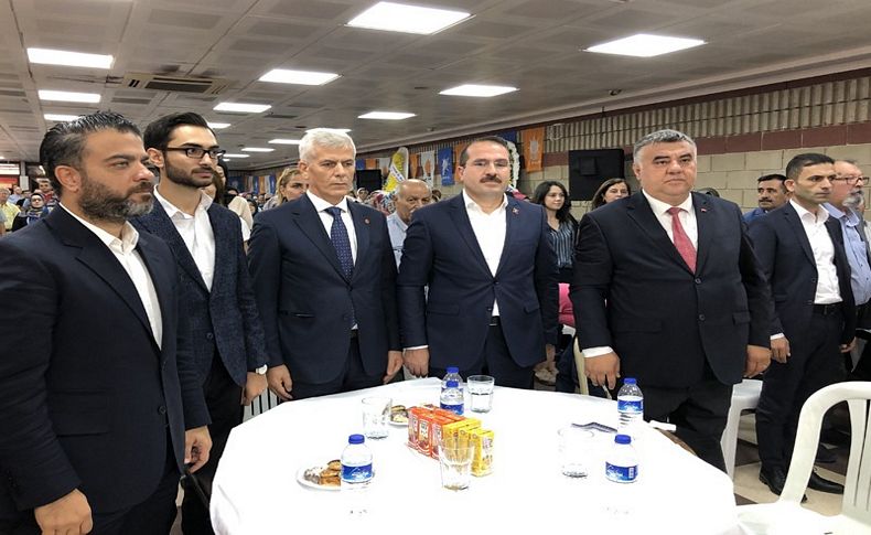 AK Parti Kemalpaşa’da ilçe danışma meclisi toplandı