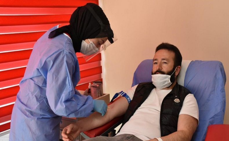 AK Parti Menderes’ten kan bağışı