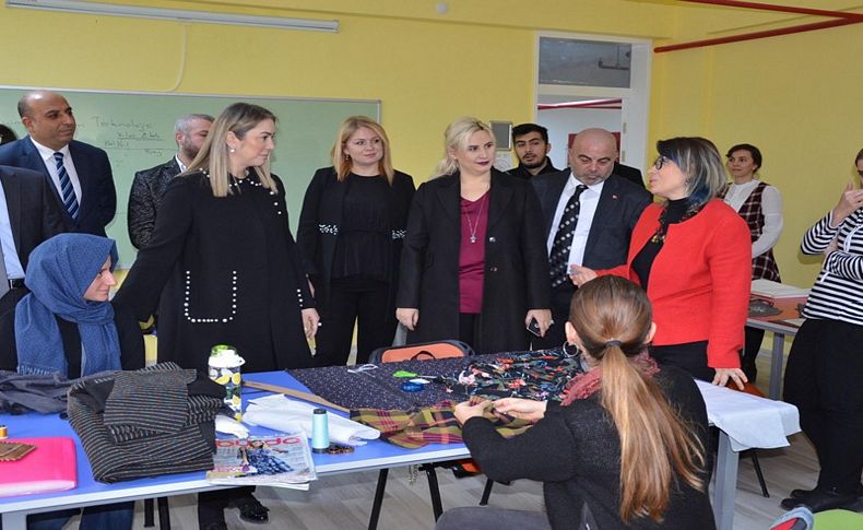 AK Partili Çankırı Güzelbahçe'de kadınlarla buluştu