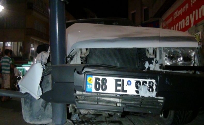 Aksaray'da otomobil yayaların arasına daldı: 4 yaralı