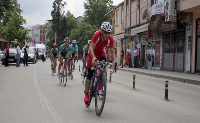 Akyazı'da bisiklet turunda kaza: 2 yaralı
