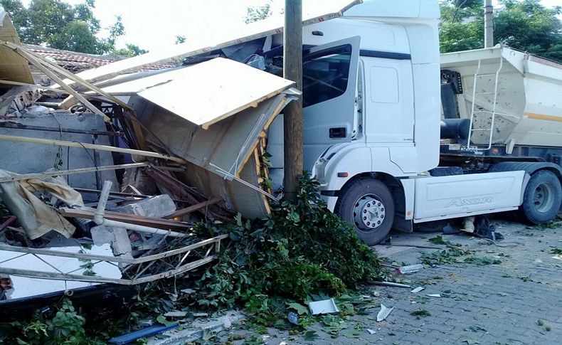 Aliağa'daki kazada 12 kişi yaralandı