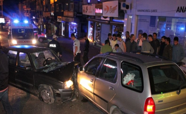 Alkollü ve ehliyetsiz sürücüler çarpıştı: 8 yaralı