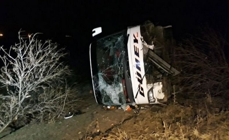 Ankara'da yolcu otobüsü devrildi; 10 kişi yaralandı