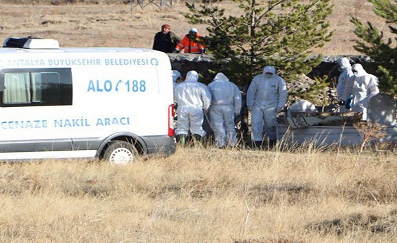 Antalya'da ölü bulunan 4 kişilik aile Erzurum'da toprağa verildi