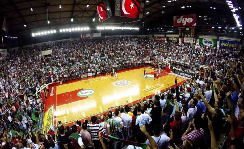 Arena'da Karşıyaka taraftarından Kocaoğlu'na protesto