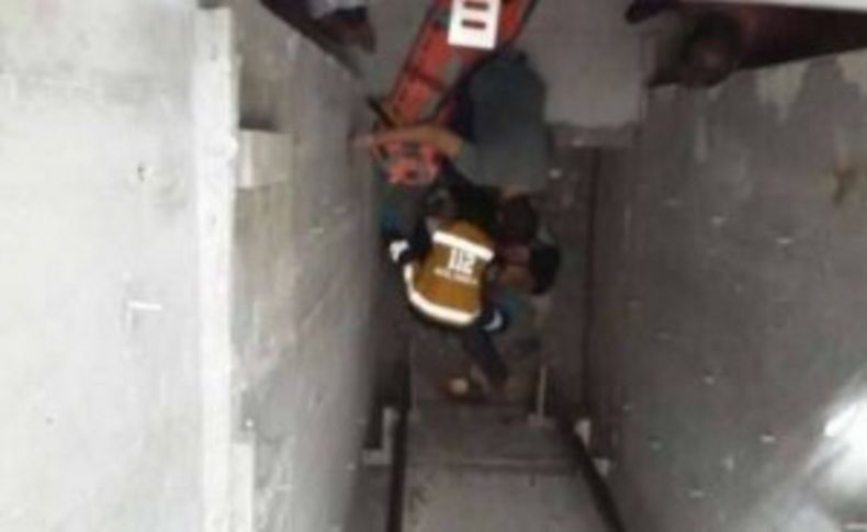 İzmir'de asansör boşluğuna düşen işçi öldü