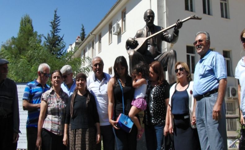Aşık Kul Ahmet'in memleketine heykeli dikildi