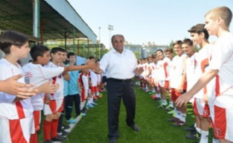 Çiğli’de Yaz Spor Okulları heyecanı başladı