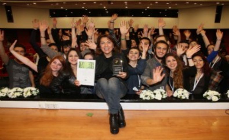 Asuman Dabak İzmir'e tiyatro okulu açacak