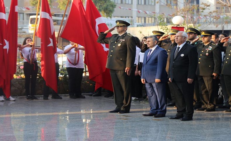 Atatürk, Karabağlar'da da anıldı
