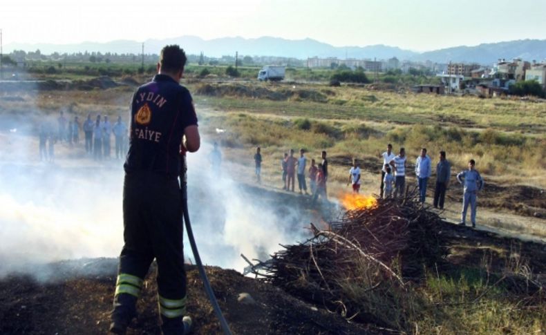 Aydın'daki çalı yangını mahalleliyi korkuttu