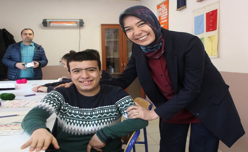 Ayşen Zeybekci: İzmir’de engelleri birlikte aşacağız