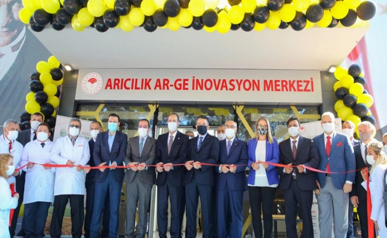Bakan Pakdemirli, İzmir'de Arıcılık Ar-Ge ve İnovasyon Merkezi açtı