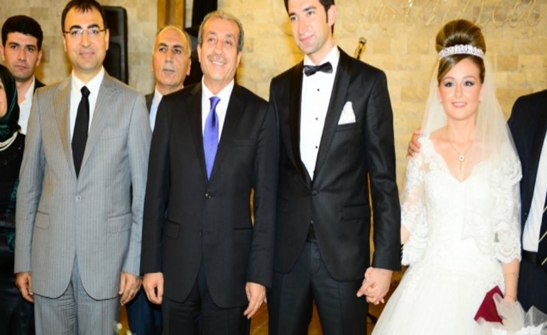Bakan Eker İzmir’de nikah şahitliği yaptı