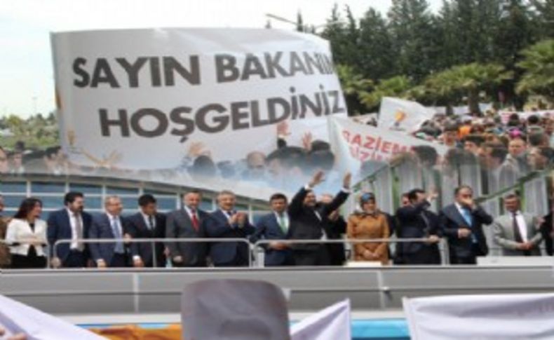Bakan Eroğlu İzmir'e geldi: 'Hoşgeldin Veysel Ağabey'