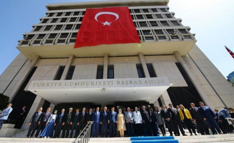Balbay, İzmir'deki Başbakanlık Ofisi'ni gündemine aldı