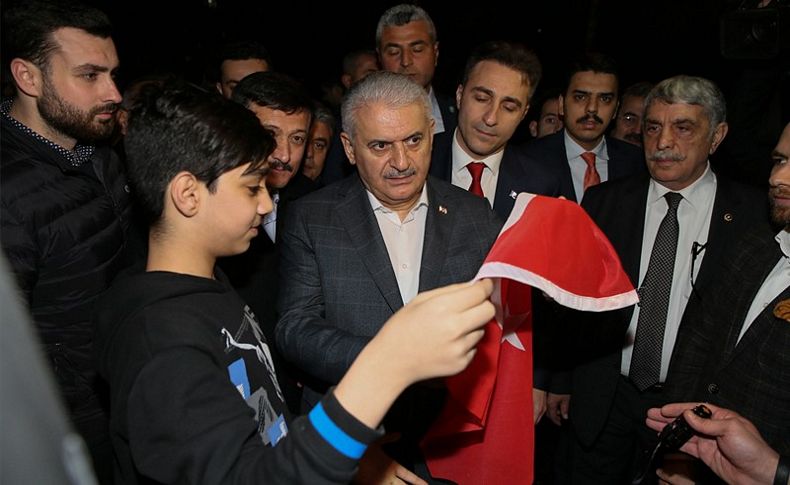 Başbakan Yıldırım'dan İzmir'de şehit ailelerine ziyaret