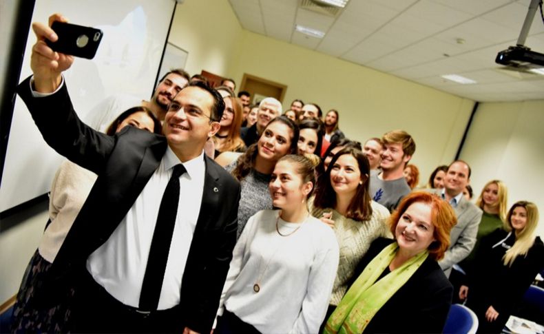 Başkan Atila Bornova’nın sırrını öğrencilere anlattı