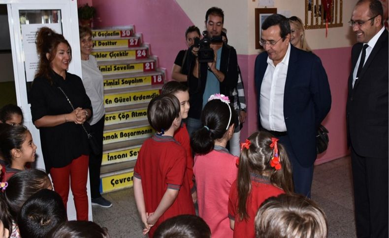 Başkan Batur okulları gezdi