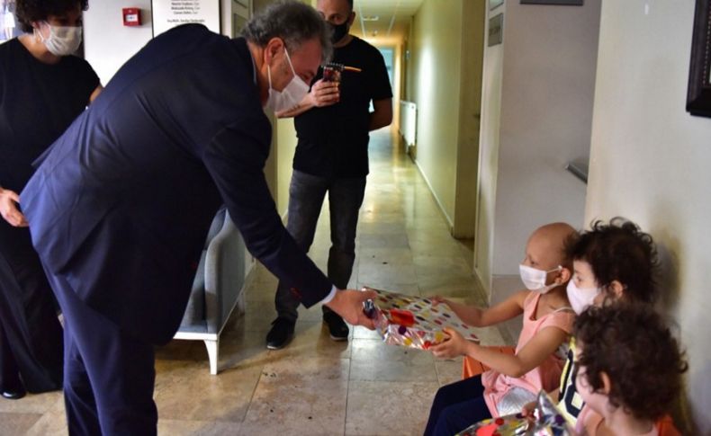 Başkan İduğ'dan kanser hastası çocuklara bayram morali