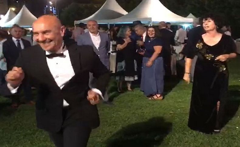 Başkan Soyer'den yüzleri güldüren dans