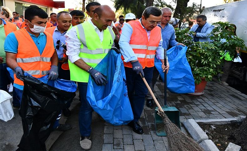 Başkan Soyer Gıda Çarşısı’ndaki temizlik çalışmalarına katıldı