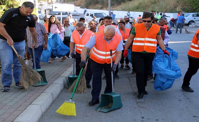 Başkanlardan Karabağlar'da temizlik harekatı