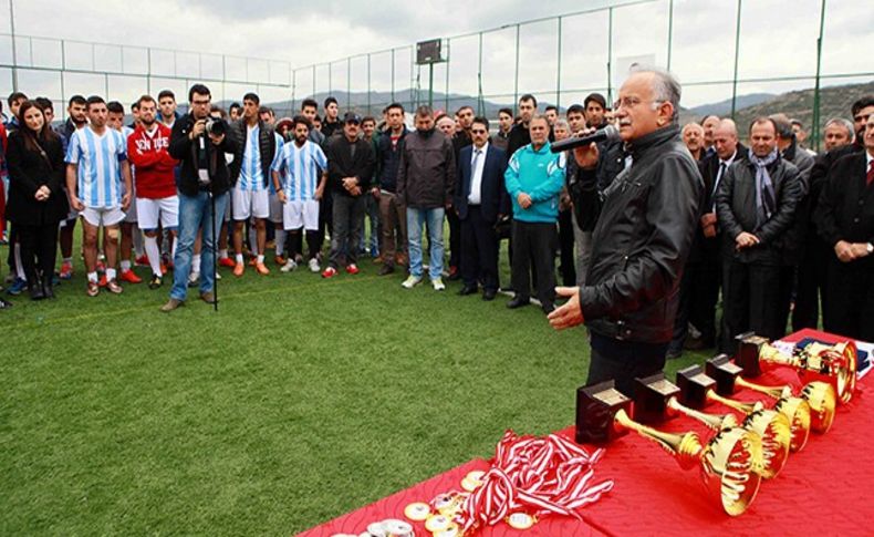Bayraklı'da Metin Oktay futbol turnuvası sona erdi