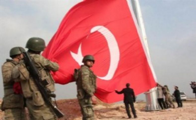 Sıfır noktasına dev Türk bayrağı çekildi