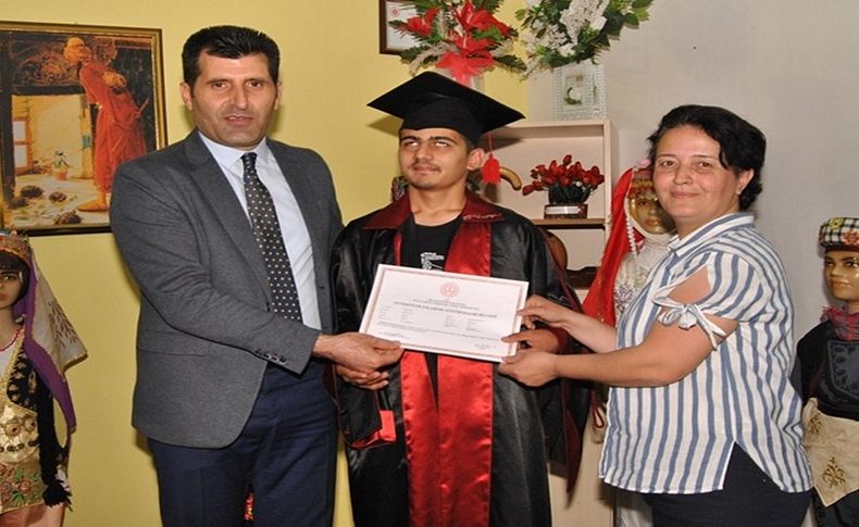 Bayındırlı görme engelli diplomasını aldı