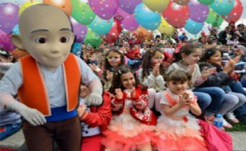 Gündoğdu Meydanı'nda çocuklar doyasıya eğlendi: İzmir bayram etti