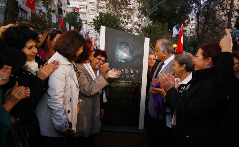 Bayraklı'da Metin Oktay Parkı ve Nezihe Muhiddin Anıtı açıldı