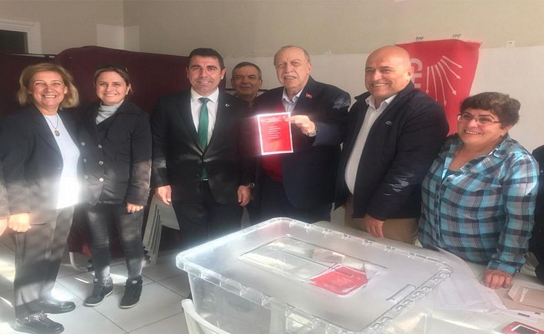 Bayraklı'da sürpriz gelişme! Eski Bakan Yaşar Okuyan CHP'den delege oldu