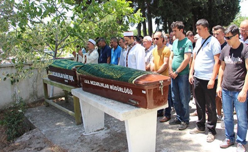 Bergama'daki kazada ölenler toprağa verildi