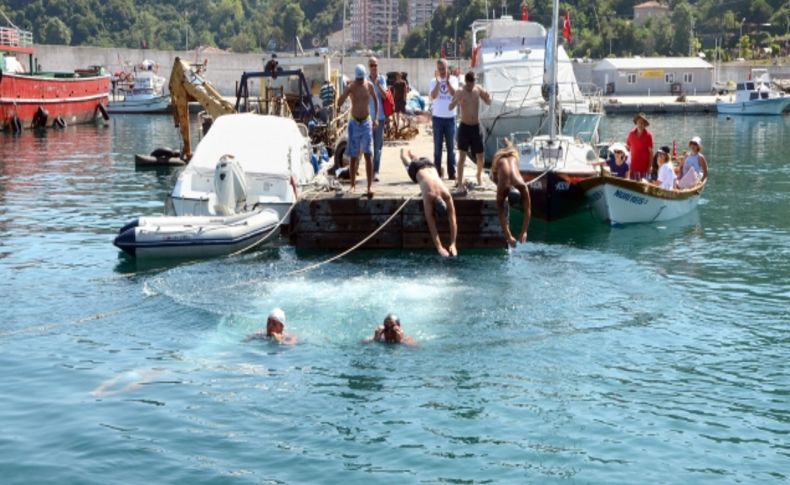 Beşiktaş'ın 110. yılı anısına Karadeniz'de 10 bin 110 metre kulaç attılar