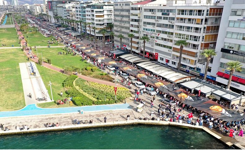Binlerce İzmirli Ata'ya saygı yürüyüşüne katıldı