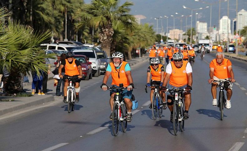 Bisiklet tutkunları Karşıyaka'da buluşuyor